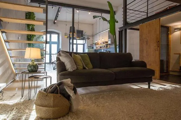 Industrial Loft In Front Of Santa Apolonia 0*, Lisbon Portugal